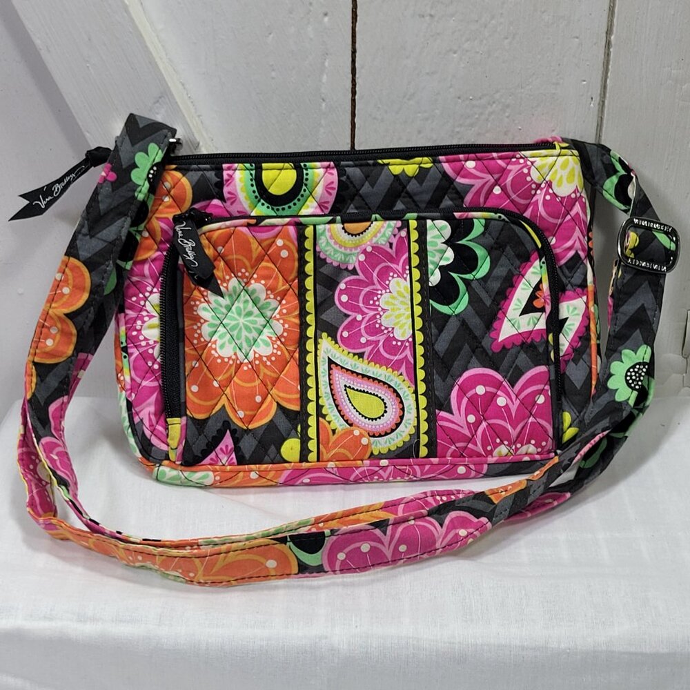 Vera Bradley quilted 2014 Retired Ziggy Zinnia Print Crossbody Bag - Excellent